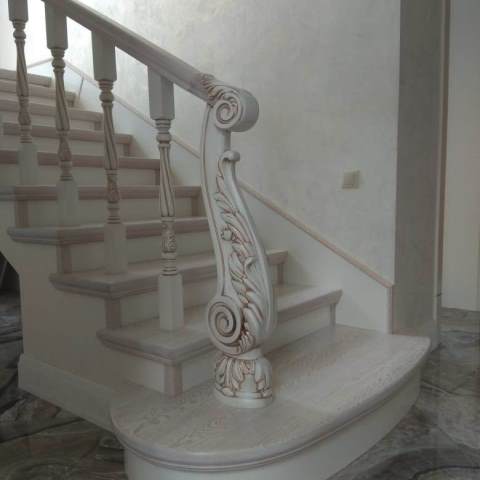 Лестница из дуба, патина, балясины №34, столб 001
